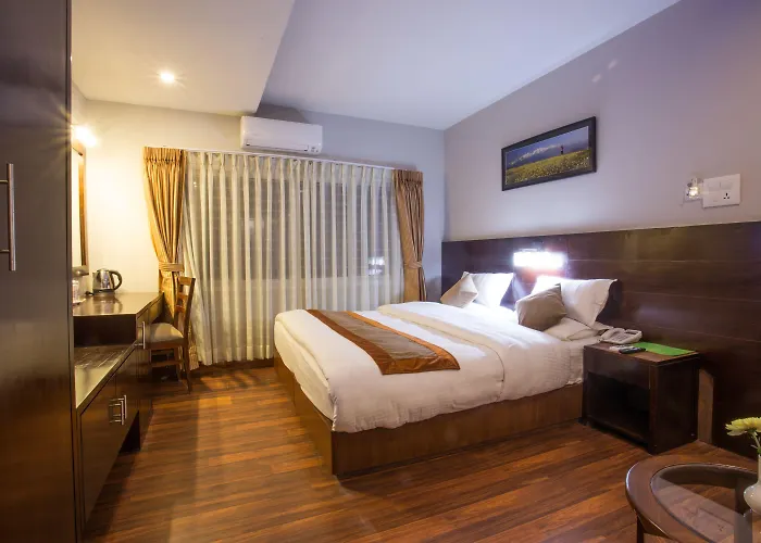 Hotel Aryatara 3*