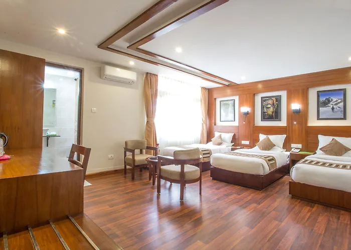Hotel Aryatara 3*