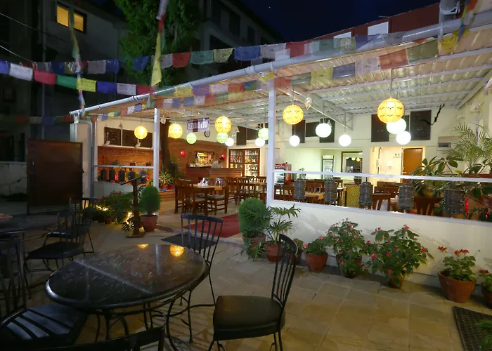 Aryatara Hotel 3*