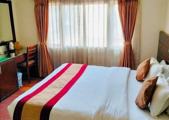 Hotel Aryatara 3*