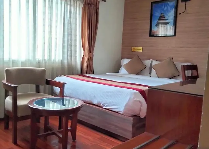 Aryatara Hotel 3*