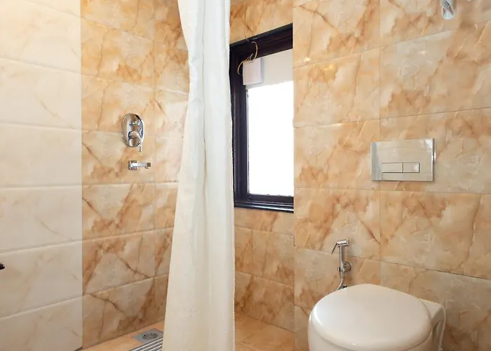 Aryatara Hotel