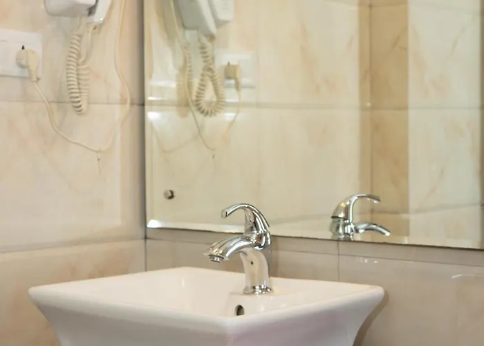 Hotel Aryatara 3*